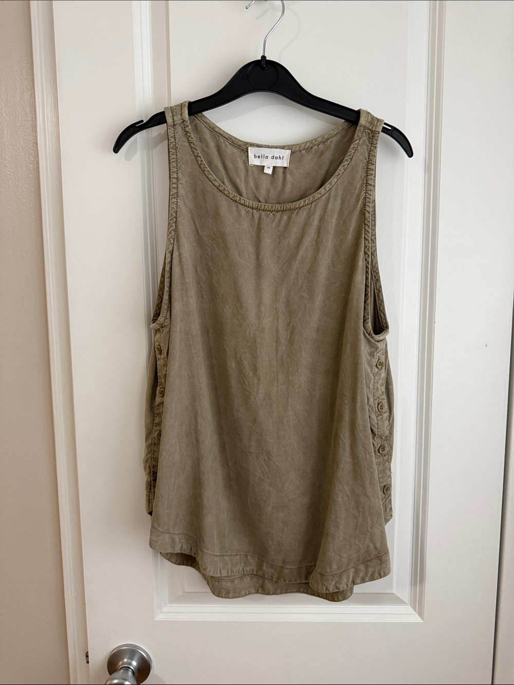 Bella Dahl Olive Side-Button Scoop Tank